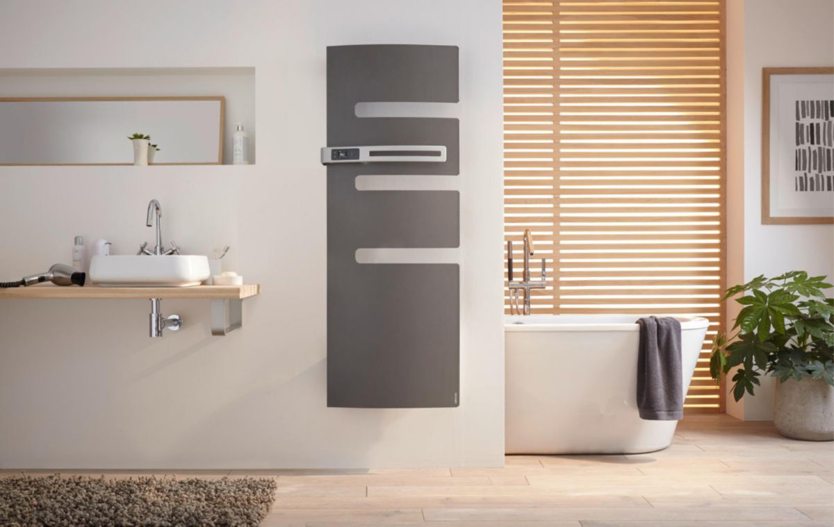 Radiateur Soufflant Salle De Bain Atlantic ATLANTIC ELECTRIQUE - Sèche-serviettes Serenis électrique digital mât droite avec ventilo 1750W 3 CS équipé d'un boitier de commande avec programmation Rouge passion Réf. 850520 | Cedeo