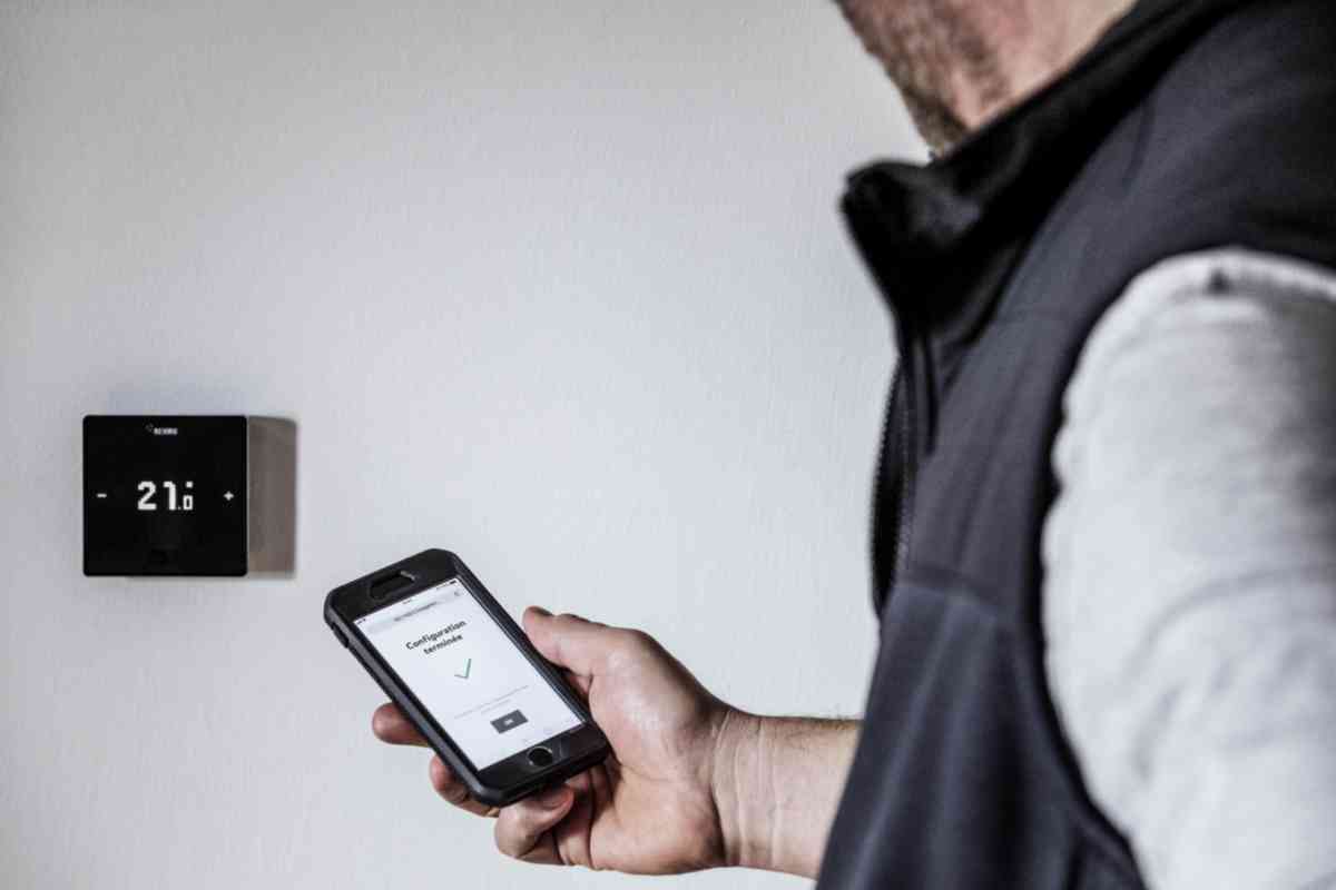 REHAU Thermostat d'ambiance NEA chauffage 24 V (H) 13360241001