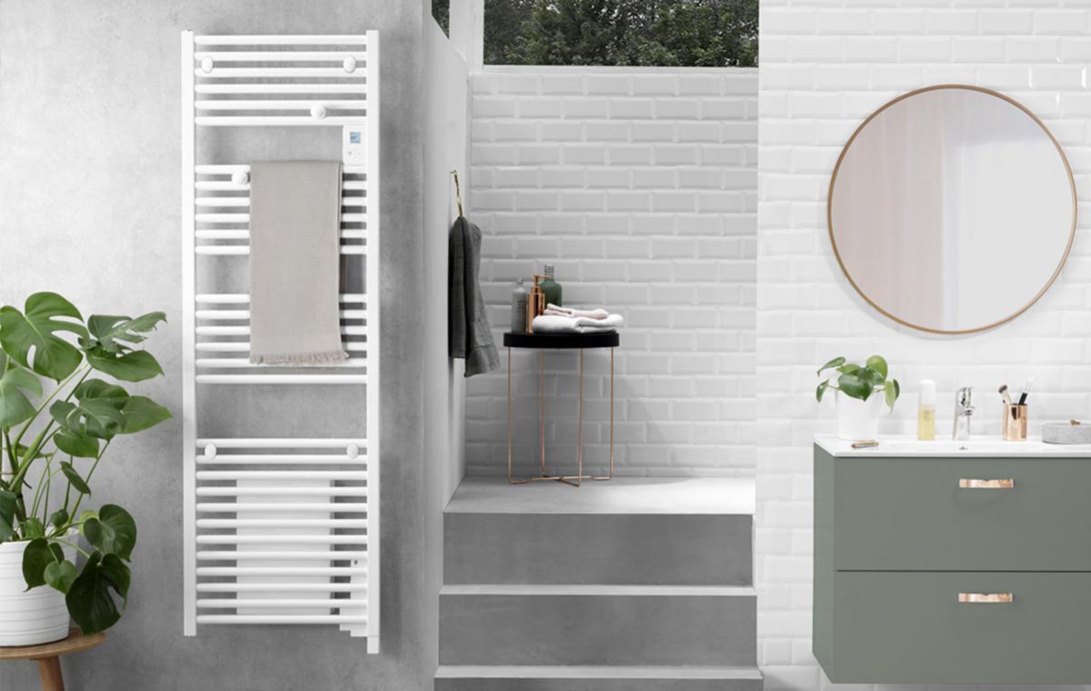 Sèche Serviette Atlantic Soufflant 500 W + 1000 W ATLANTIC ELECTRIQUE - Sèche-serviettes Doris mixte digital avec ventilo 1500W boitier de commande avec programmation Blanc Réf. 851130 | Cedeo