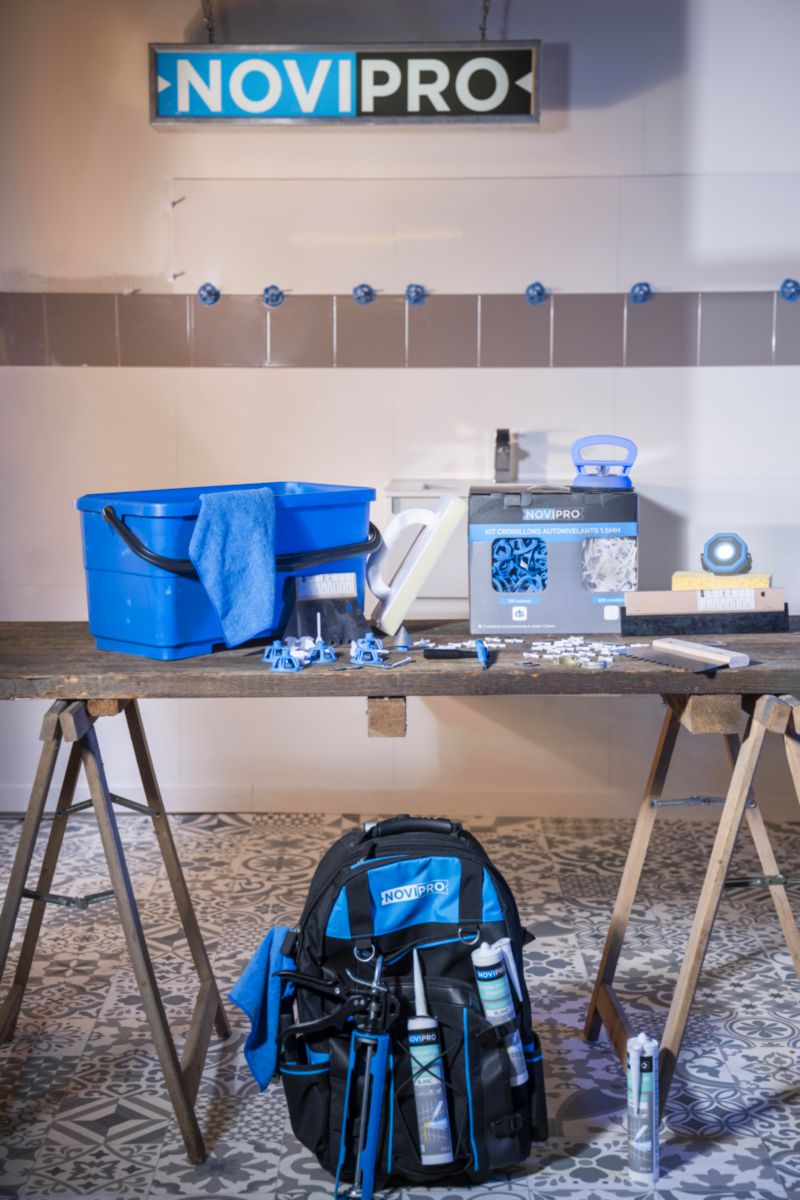 Mini-projecteur aimanté - 3 puissances d'éclairage : 100 lm, 300 lm et 750 lm - avec port USB type-C Novipro