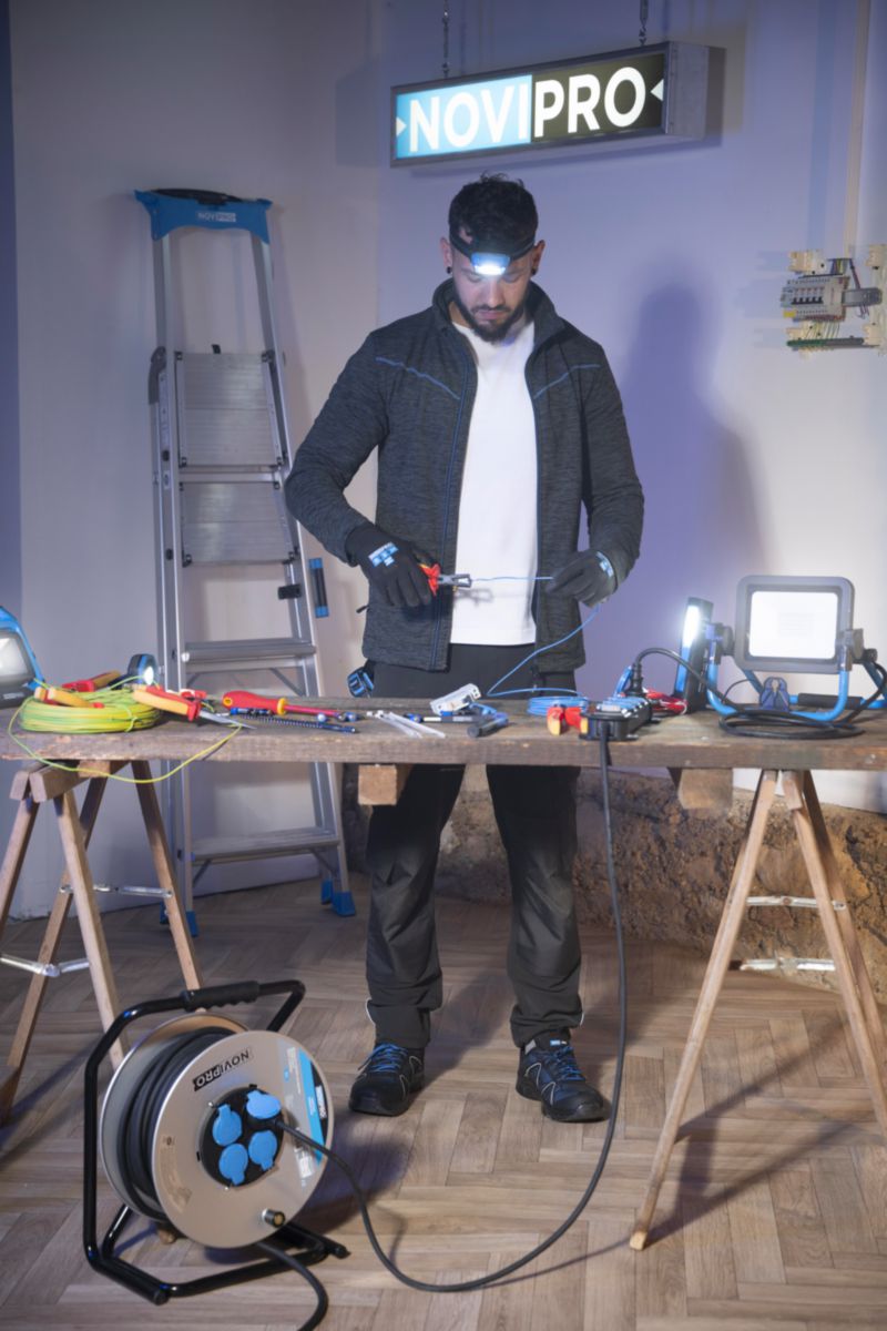 Mini-projecteur aimanté - 3 puissances d'éclairage : 100 lm, 300 lm et 750 lm - avec port USB type-C Novipro