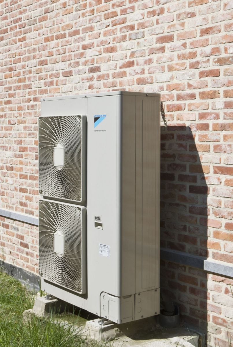 Pompe à Chaleur Aireau Groupe Extérieur Altherma Ht 11 Kw Bibloc Inverter R134a Série 11 Triphasé Ersq011ay1
